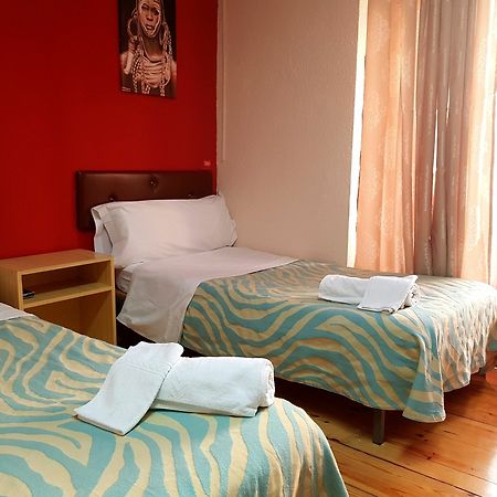 Hostal Padre Isla 1 เลออน ภายนอก รูปภาพ