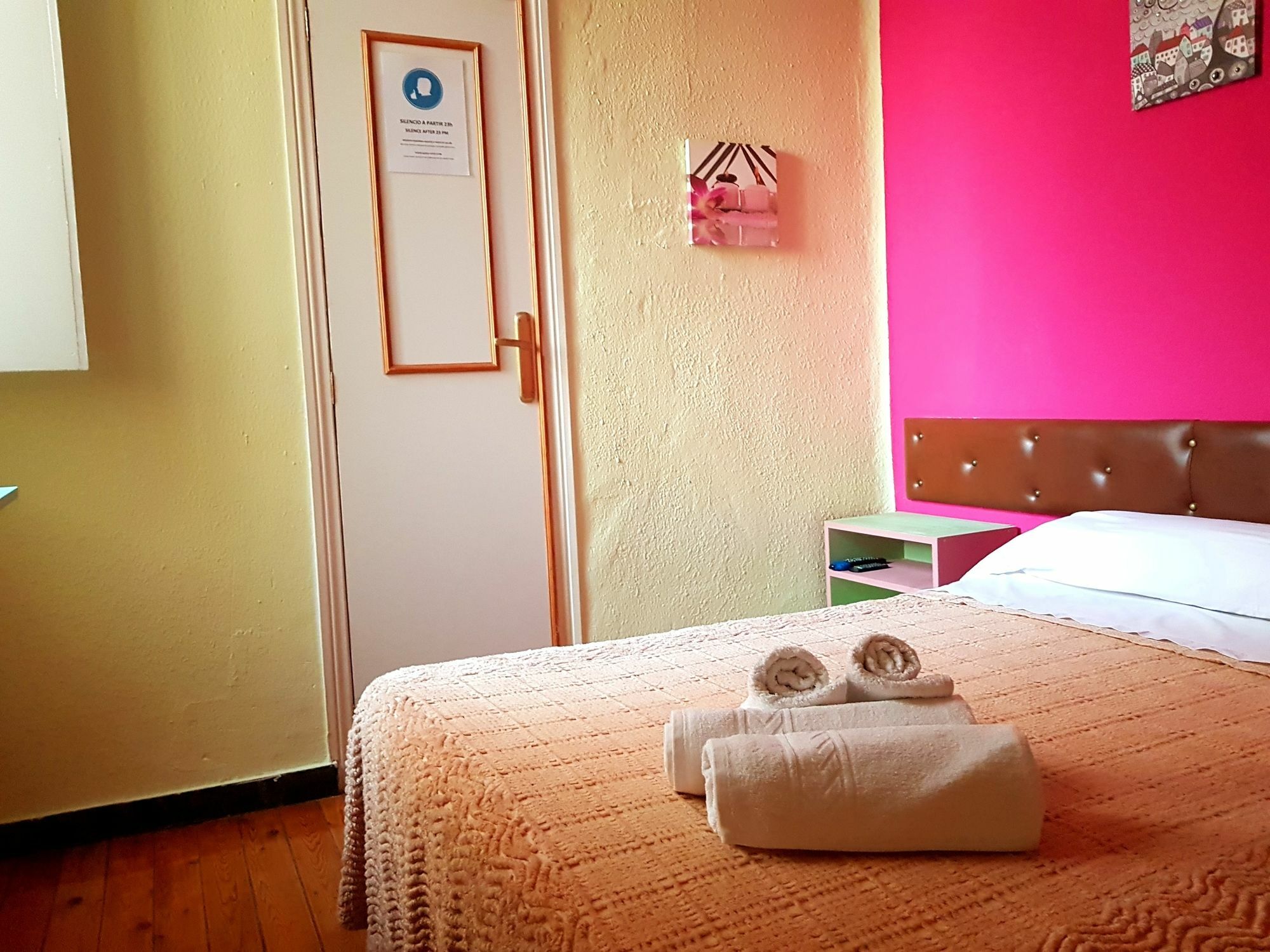 Hostal Padre Isla 1 เลออน ภายนอก รูปภาพ